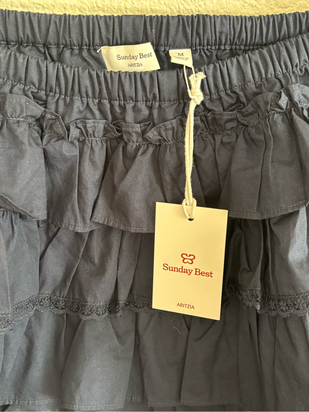 NWT Aritzia Sunday Best Navy Ruffle Bloomer Shorts Medium - Picture 3 of 7
